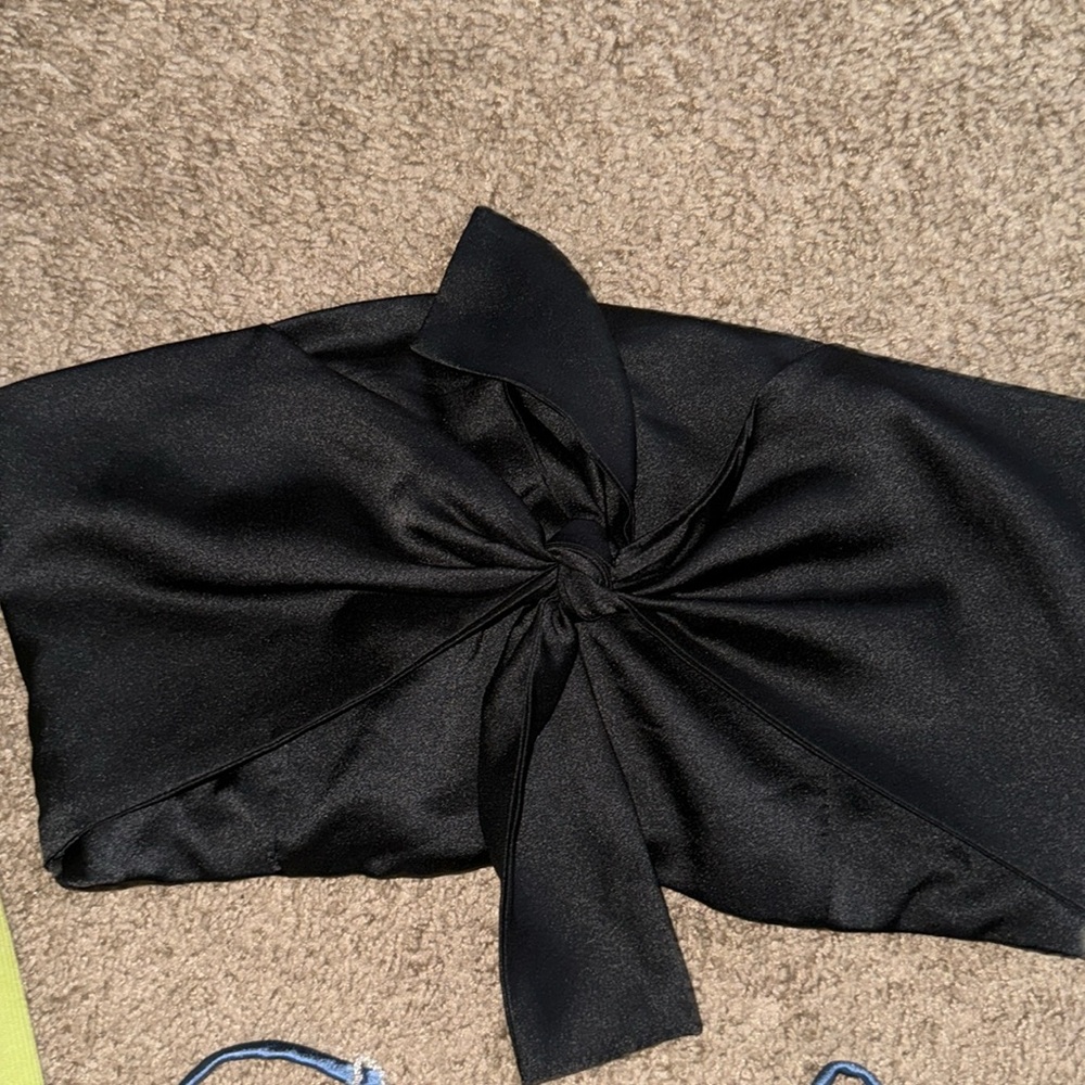 Bow tie strapless top